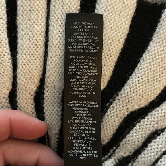 Chico’s Travelers Sweater Size 3 - Picture 10 of 10